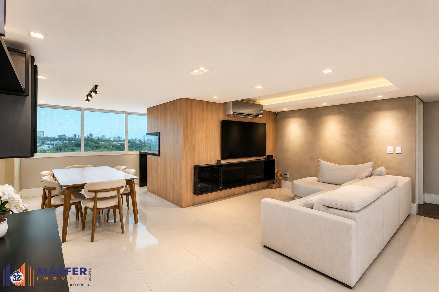 Apartamento alto com 4 vagas no Passo da Areia
