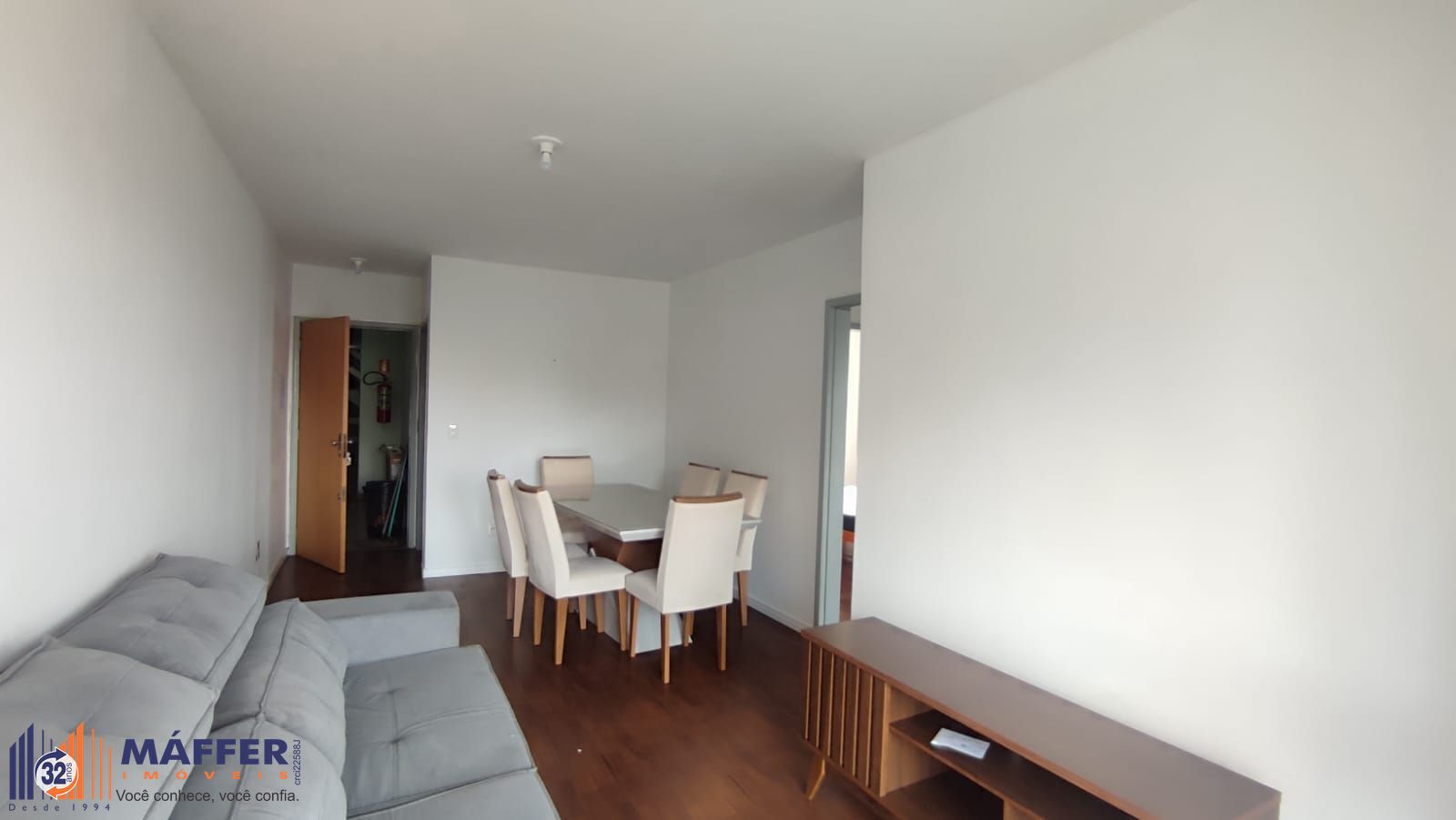 Apartamento, 2 dorm, fundos com sacada 1 vaga ao lado do Triagulo Assis Brasil