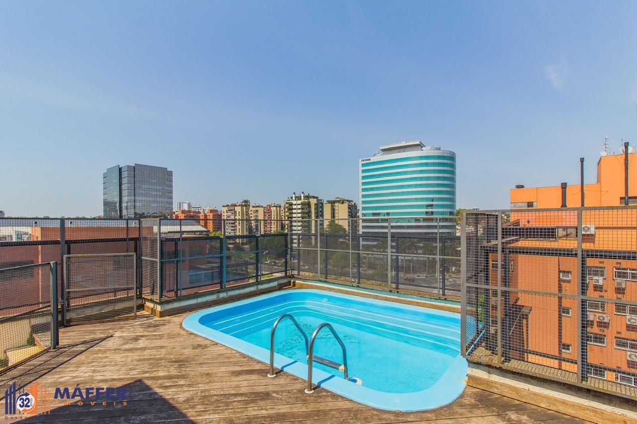 Cobertura com piscina e vista para o Iguatemi