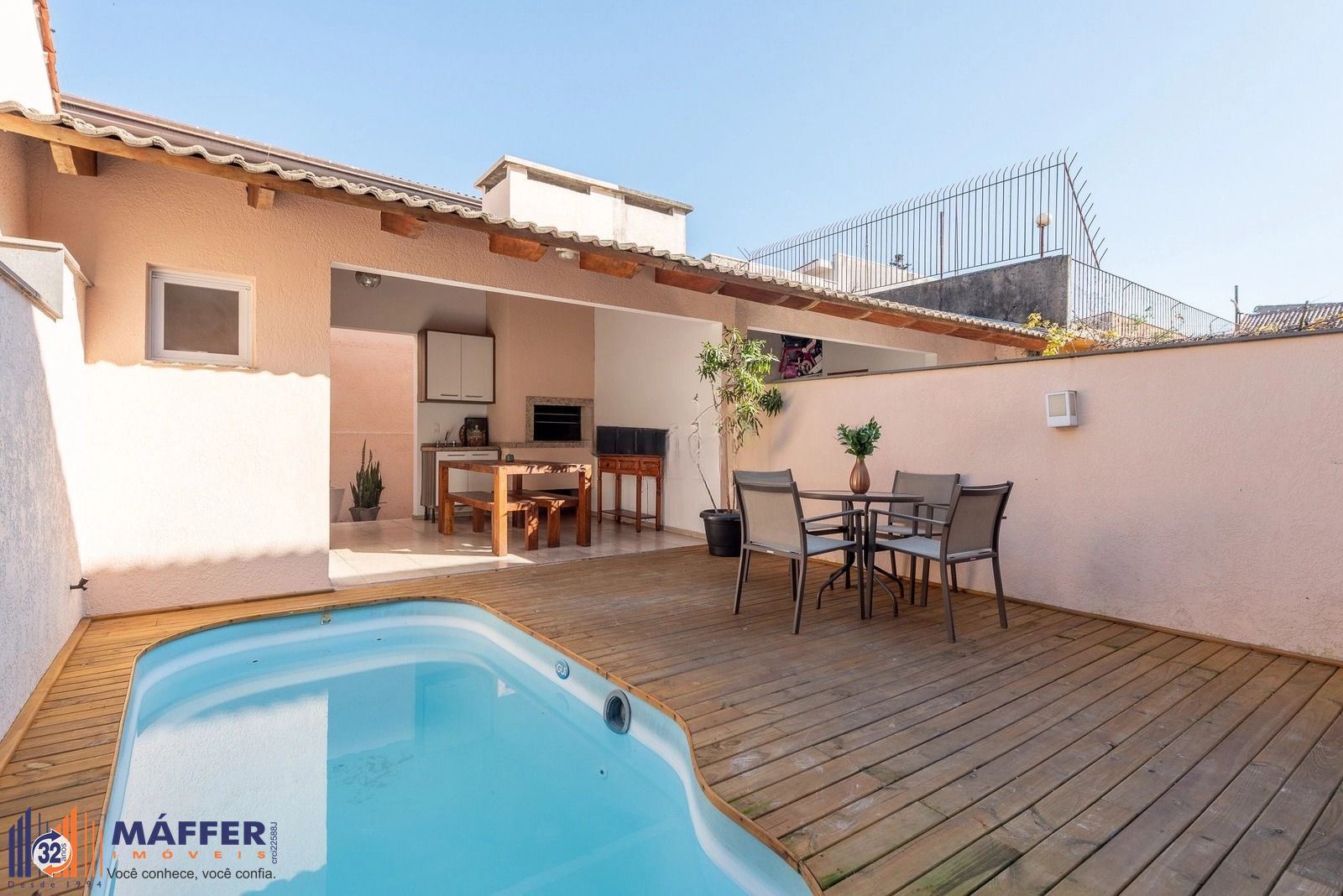 Sobrado moderno com 3 dor, suíte, piscina e espaço gourmet no Jardim Itu