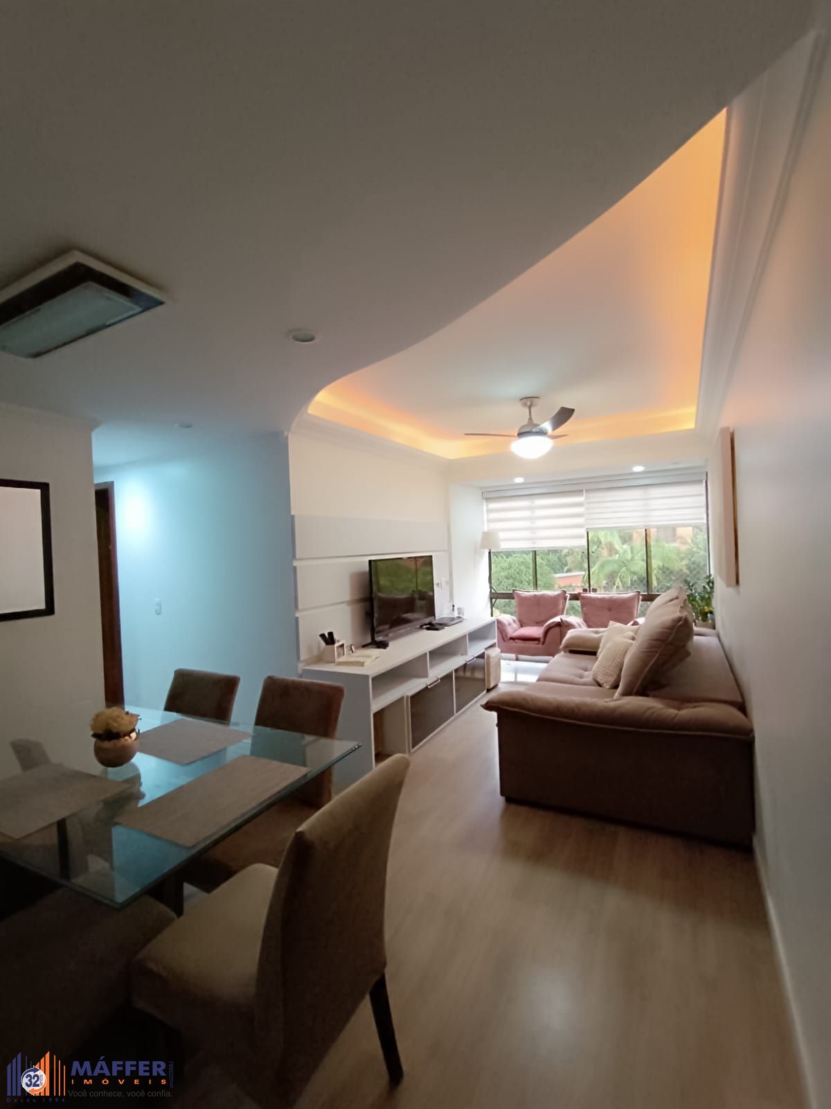 Apartamento semimobiliado com 67,37 m² de área privativa com 3 dormitórios