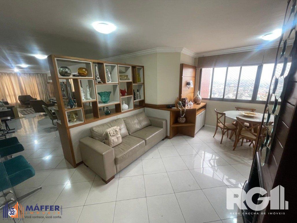 Apartamento com 3 dormitórios, 1 suíte, lavabo, 2 vagas cobertas, semimobiliado, churrasqueira e lareira.