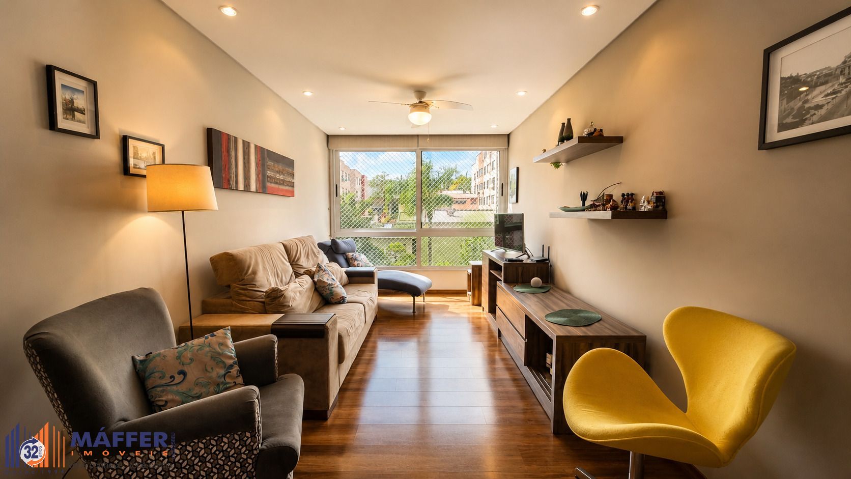 Apartamento de 2 dormitórios com suíte e churrasqueira no Bairro Cristo Redentor