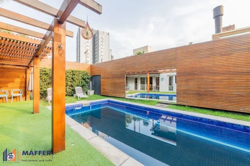 Casa alto padrão com 3 suítes e piscina no Boa Vista