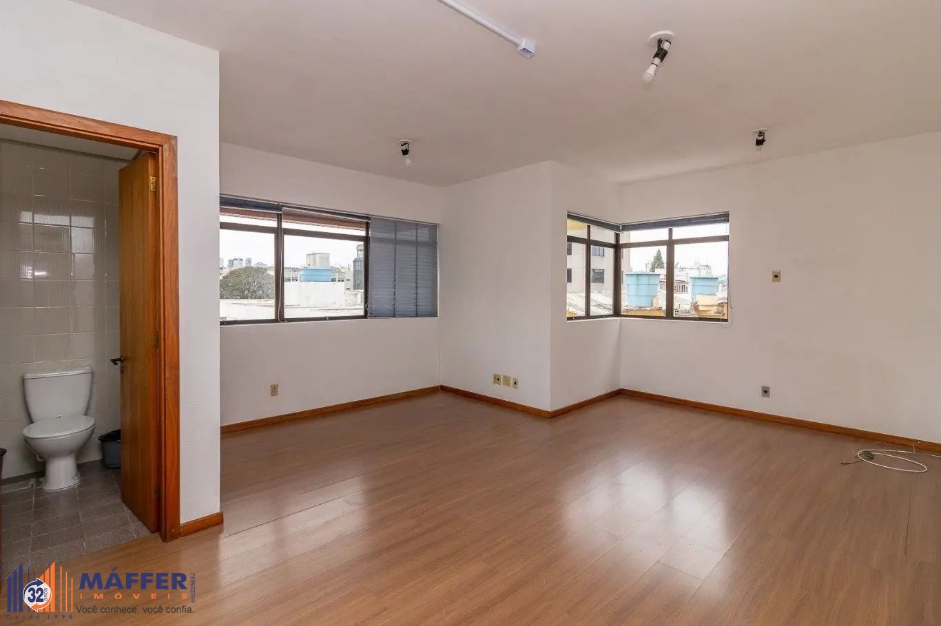 Sala Comercial, à venda, 40 m², Menino Deus - Porto Alegre — foto 3