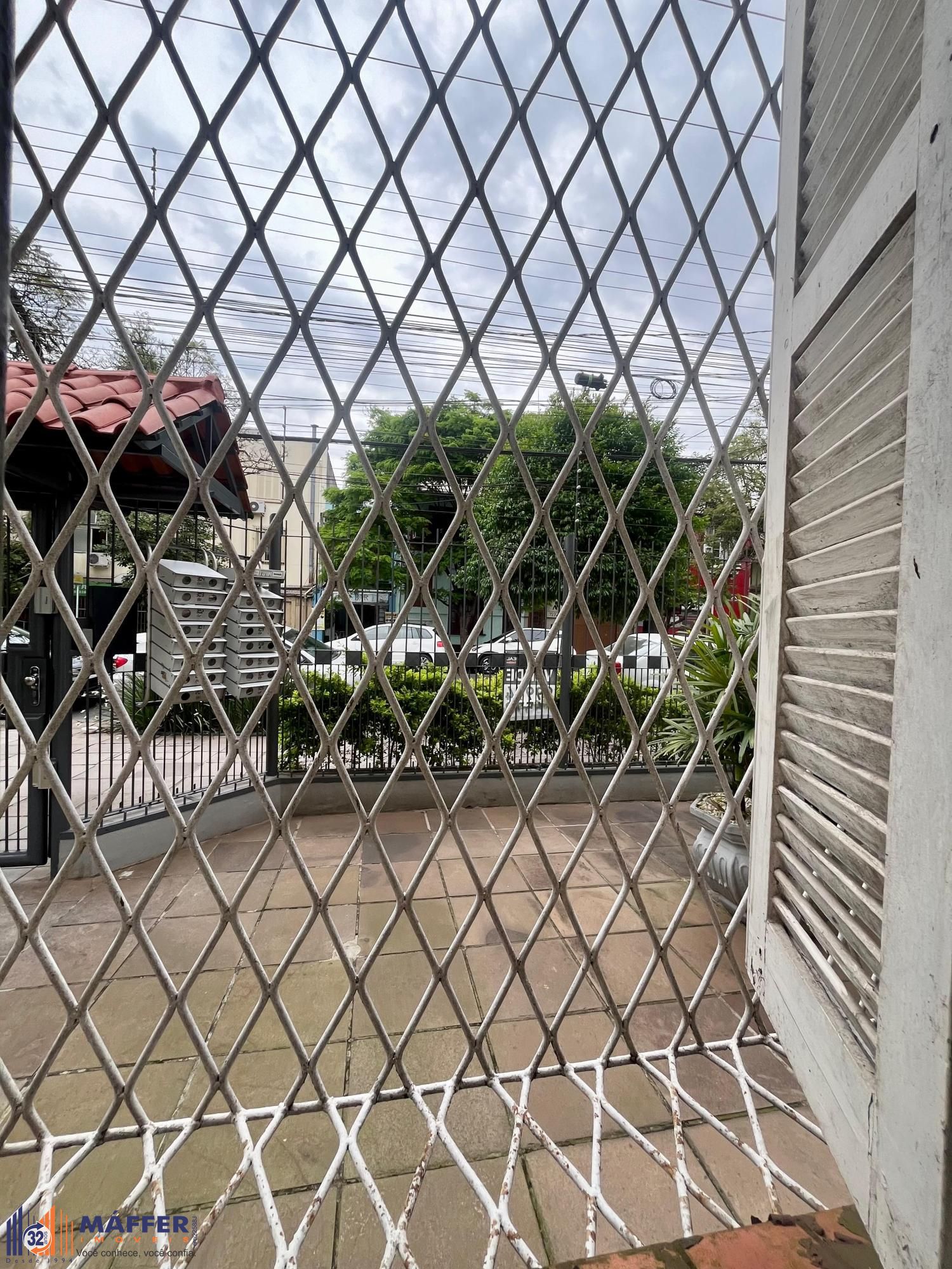 🏡 APARTAMENTO TERREO À VENDA — MENINO DEUS
