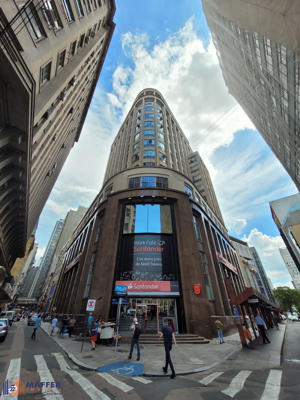 MÁFFER IMÓVEIS ALUGA SALA COMERCIAL NA RUA URUGUAI, 277.