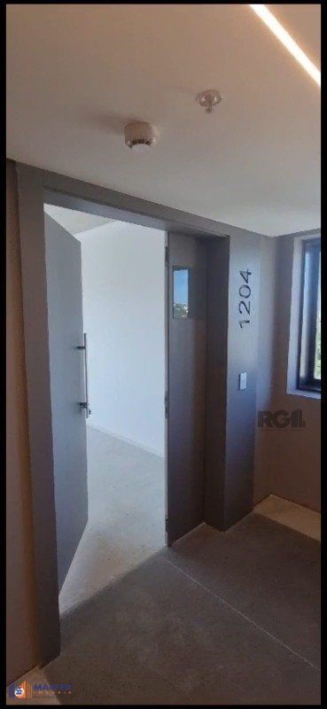 Sala Comercial à venda, 32m², Teresópolis - Porto Alegre