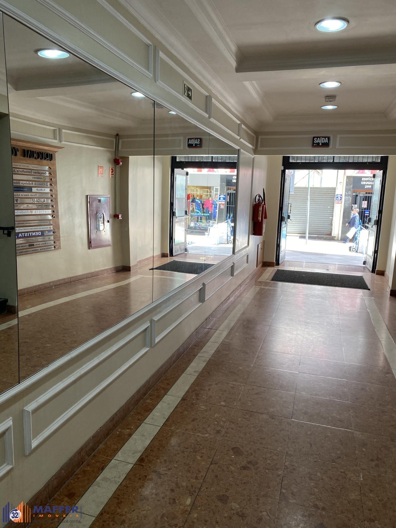 Sala Comercial no Uruguai Tower, 8 salas, para alugar, 280 m², Centro Histórico - Porto Alegre — foto 2