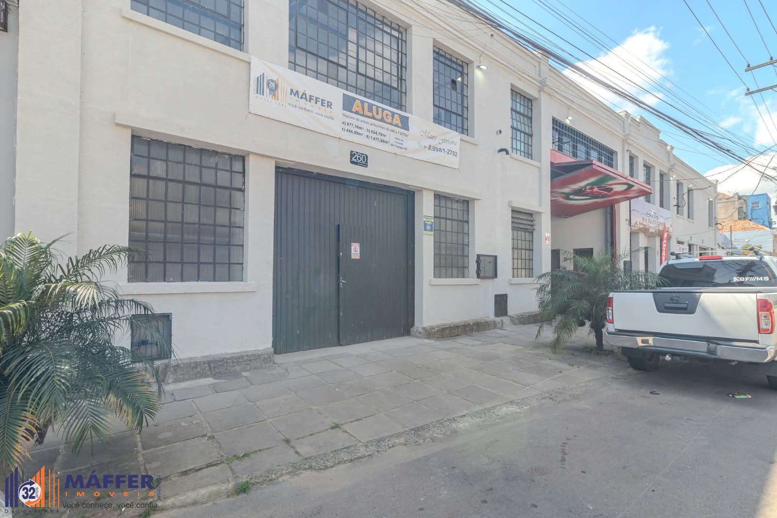 MÁFFER IMÓVEIS ALUGA – PAVILHÃO COMERCIAL COM 1.000 m², TOTALMENTE REFORMADO NO BAIRRO FLORESTA.
