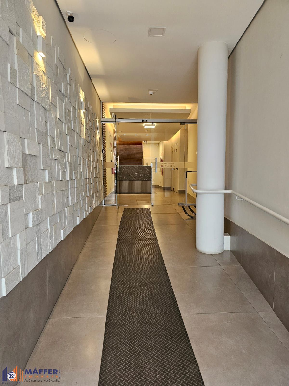 Sala Comercial no Edifício Centro Profissional Cristóvão Colombo., 3 salas, para alugar, 47 m², Auxiliadora - Porto Alegre — foto 2