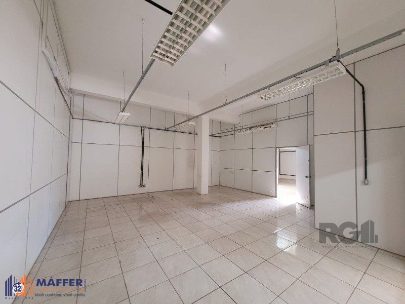 Prédio Comercial, 14 salas, para alugar, 3.700 m², Navegantes - Porto Alegre — foto 3