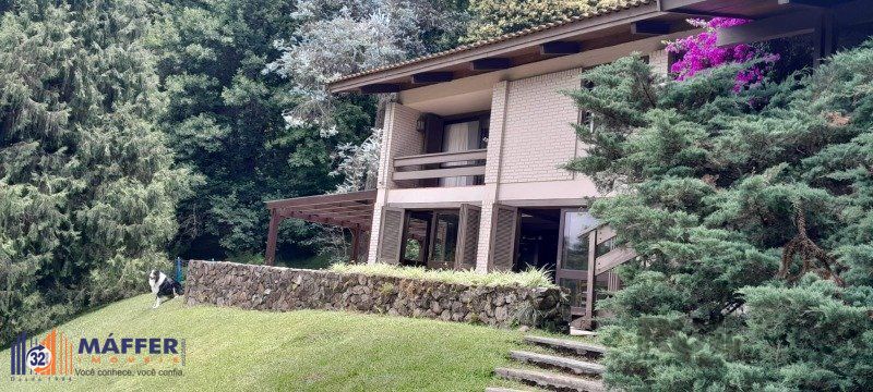 🏡 BELÍSSIMA CASA EM GRAMADO – JUNTO AO LAGO NEGRO 🌲✨