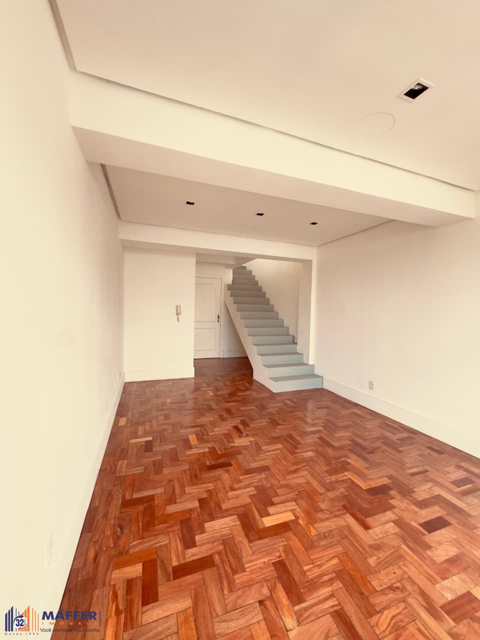 🏢✨EXCELENTE SALA COMERCIAL REFORMADA COM TERRAÇO – MONT SERRRAT | PORTO ALEGRE