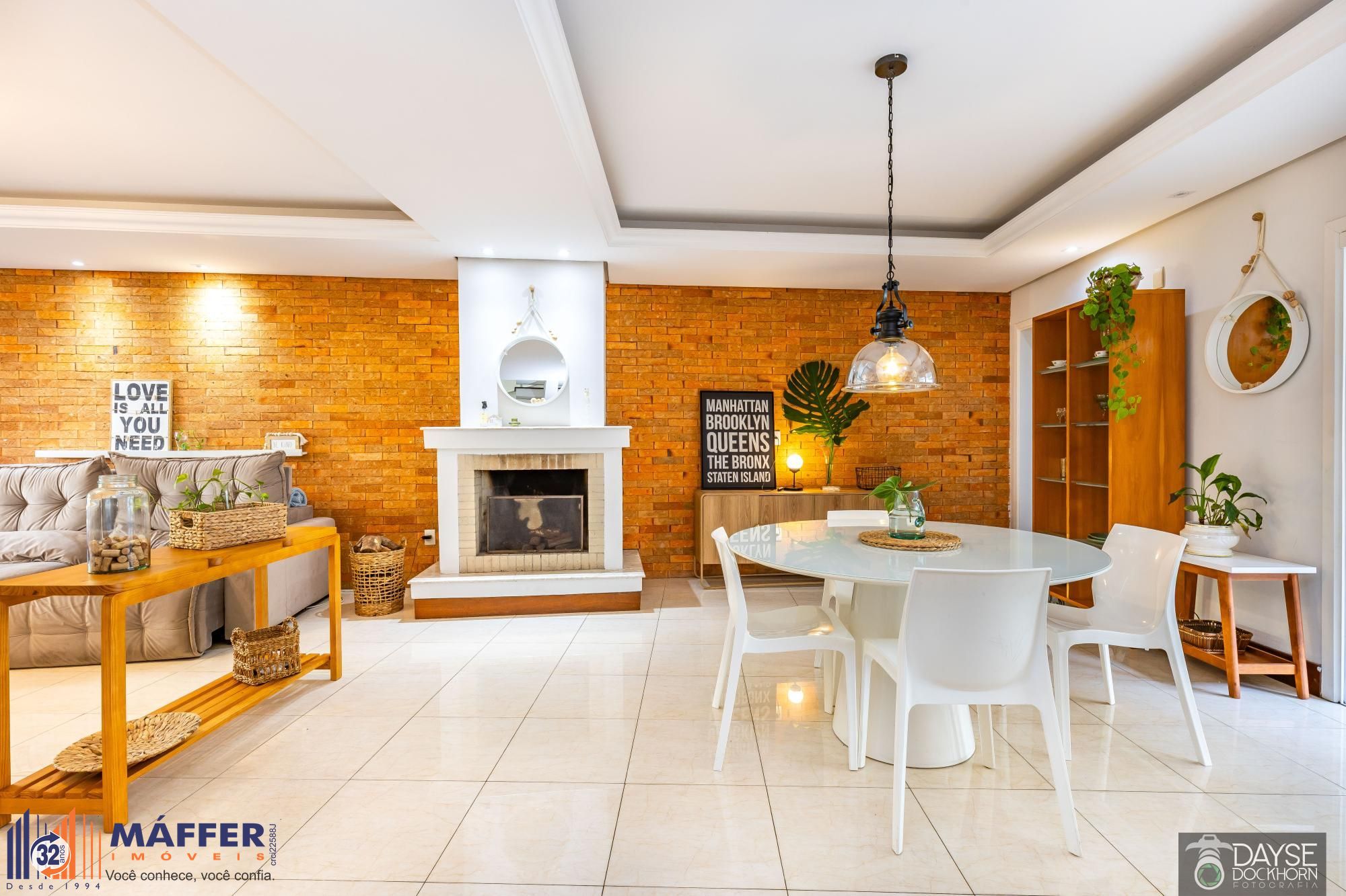 Sala de jantar integrada em casa no Ecoville