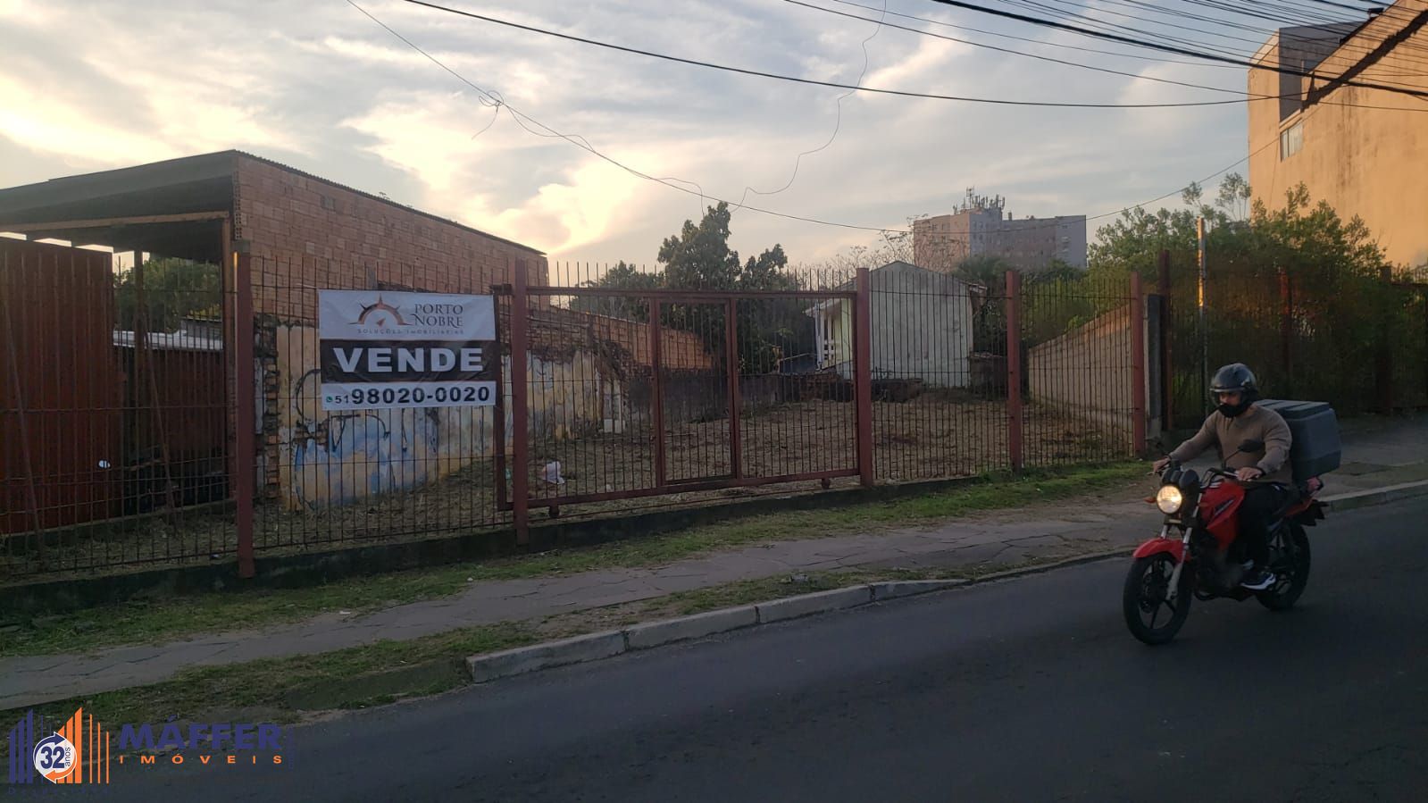 Vendo terreno comercial na Baltazar de 567m2 ( 13,5 x 43,5), muito bem localizado!