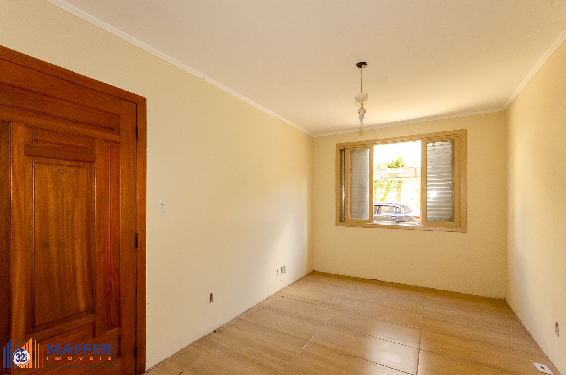Edifício Dom Fernando Apartamento com 2 dormitórios com pátio e vaga de garagem no Partenon