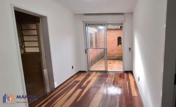 Apartamento de 2 dormitórios no bairro Teresópolis térreo com pátio DESOCUPADO