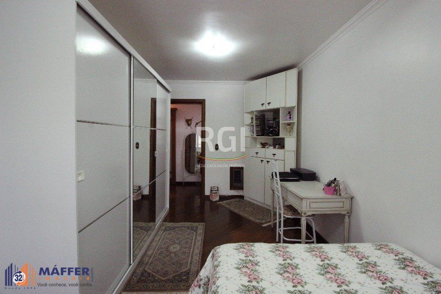 Casa para Venda - 280m², 3 dormitórios, 2 vagas - Petrópolis