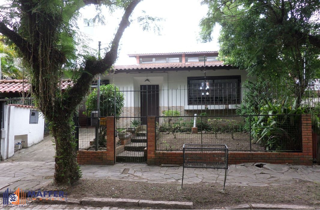 Casa no bairro Ipanema de 3 dormitórios e 2 vagas DESOCUPADA