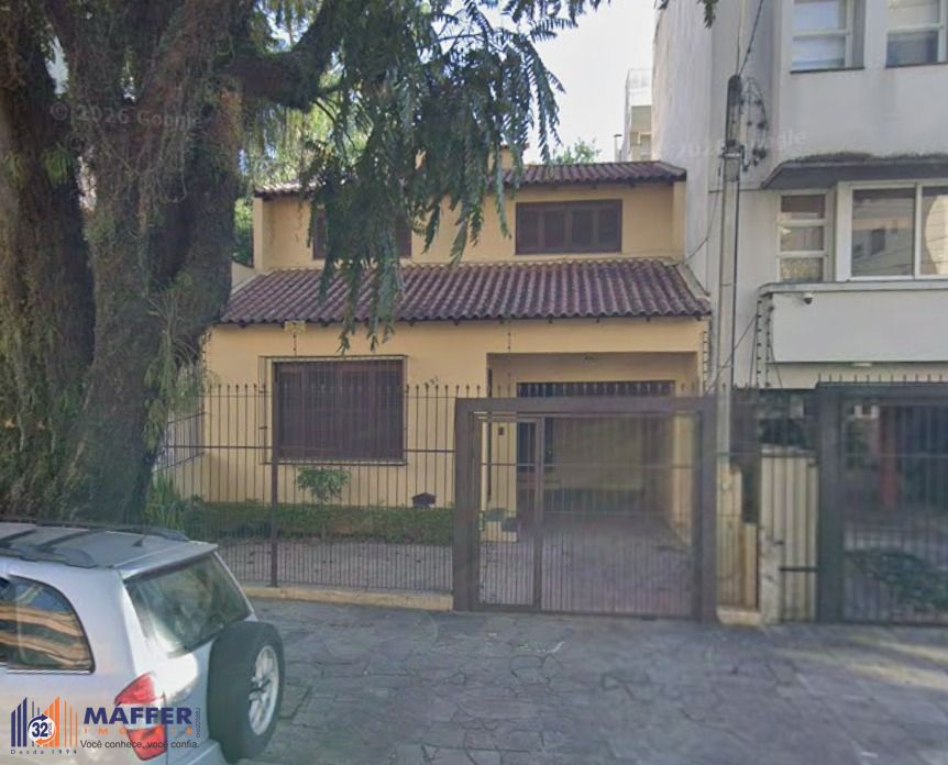 Casa sobrado no bairro Auxiliadora de 3 dormitórios e 3 vagas