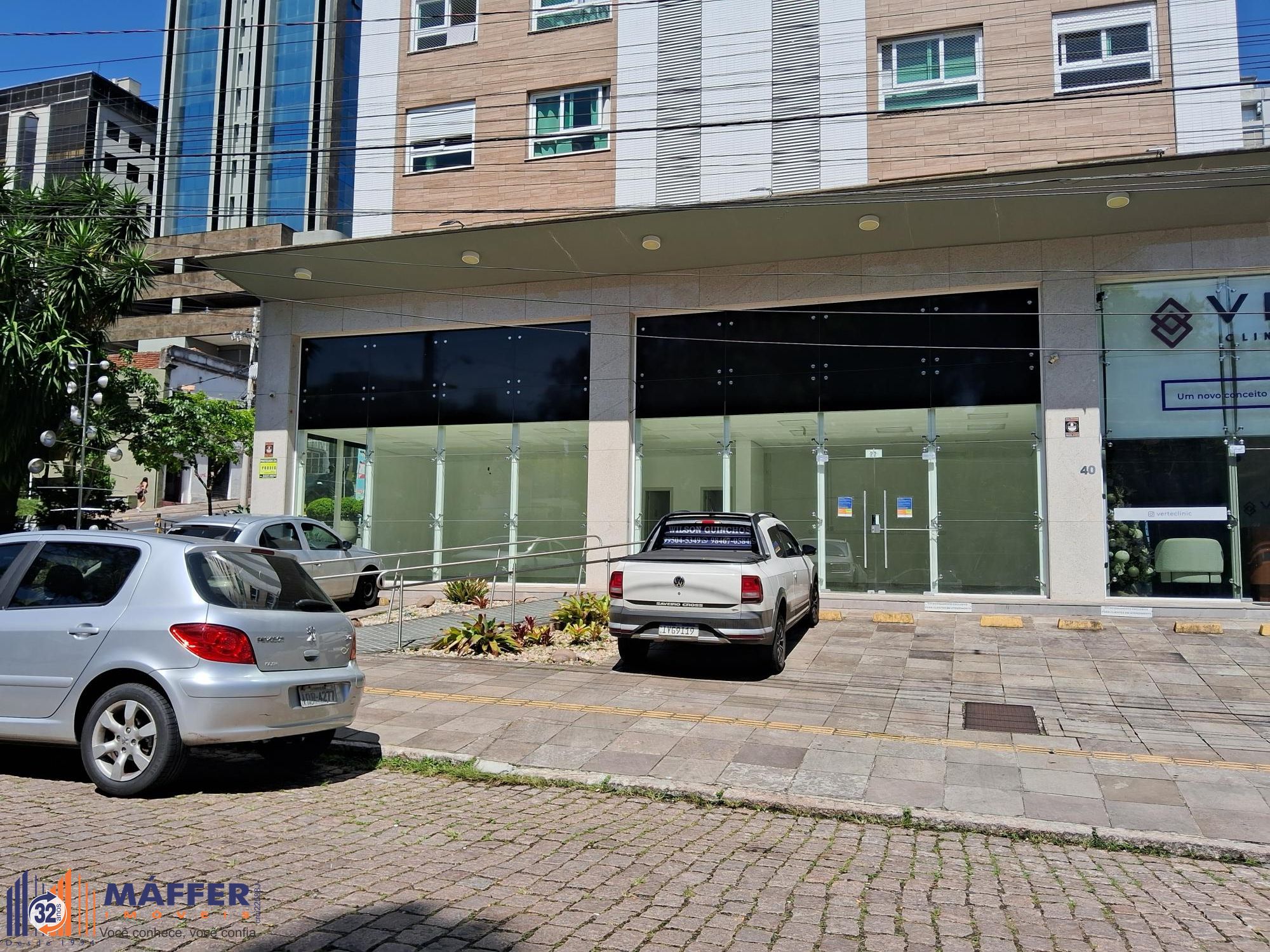 MÁFFER IMÓVEIS ALUGA – EXCELENTE LOJA COMERCIAL NO MOINHOS DE VENTO com 102m² privativos,Rua Comendador Caminha, nº 22 – Bairro Moinhos de Vento 📍 Em frente ao Parcão