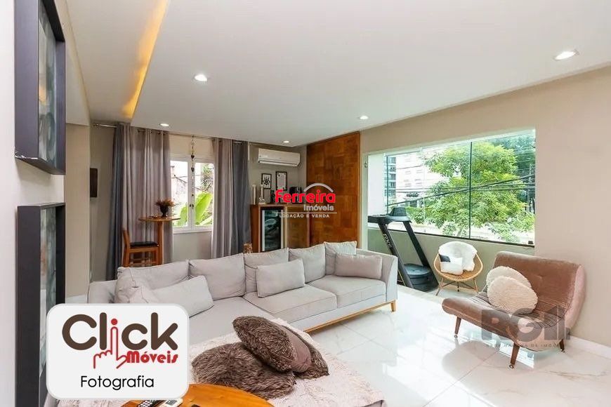 Apartamento 4 dormitórios, sendo 1 suíte, 193 m² de área privativa e 2 vaga(s) de garagem. Localizado na Rua/Av. Carlos Gomes, no bairro Auxiliadora em Porto Alegre.
