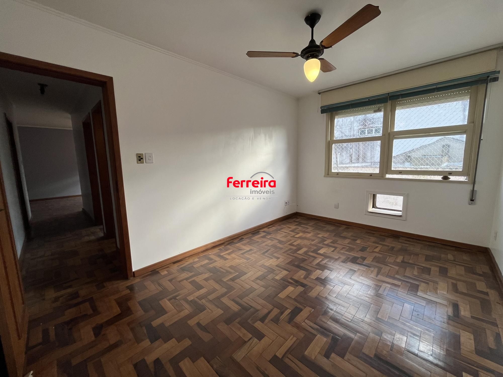 Apartamento de 2 quartos, opção 3º quarto ou gabinete e 1 vaga de garagem
