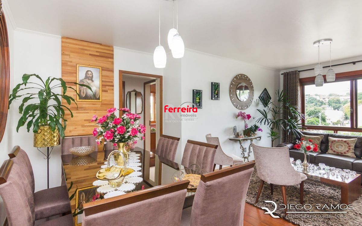 Apartamento de 2 dormitórios ,80 M² com possibilidade de transformação em 3 dormitórios. Living: Para dois ambientes e estar íntimo. Copa-Cozinha: Funcional e bem equipada. Ampla Área de Serviç