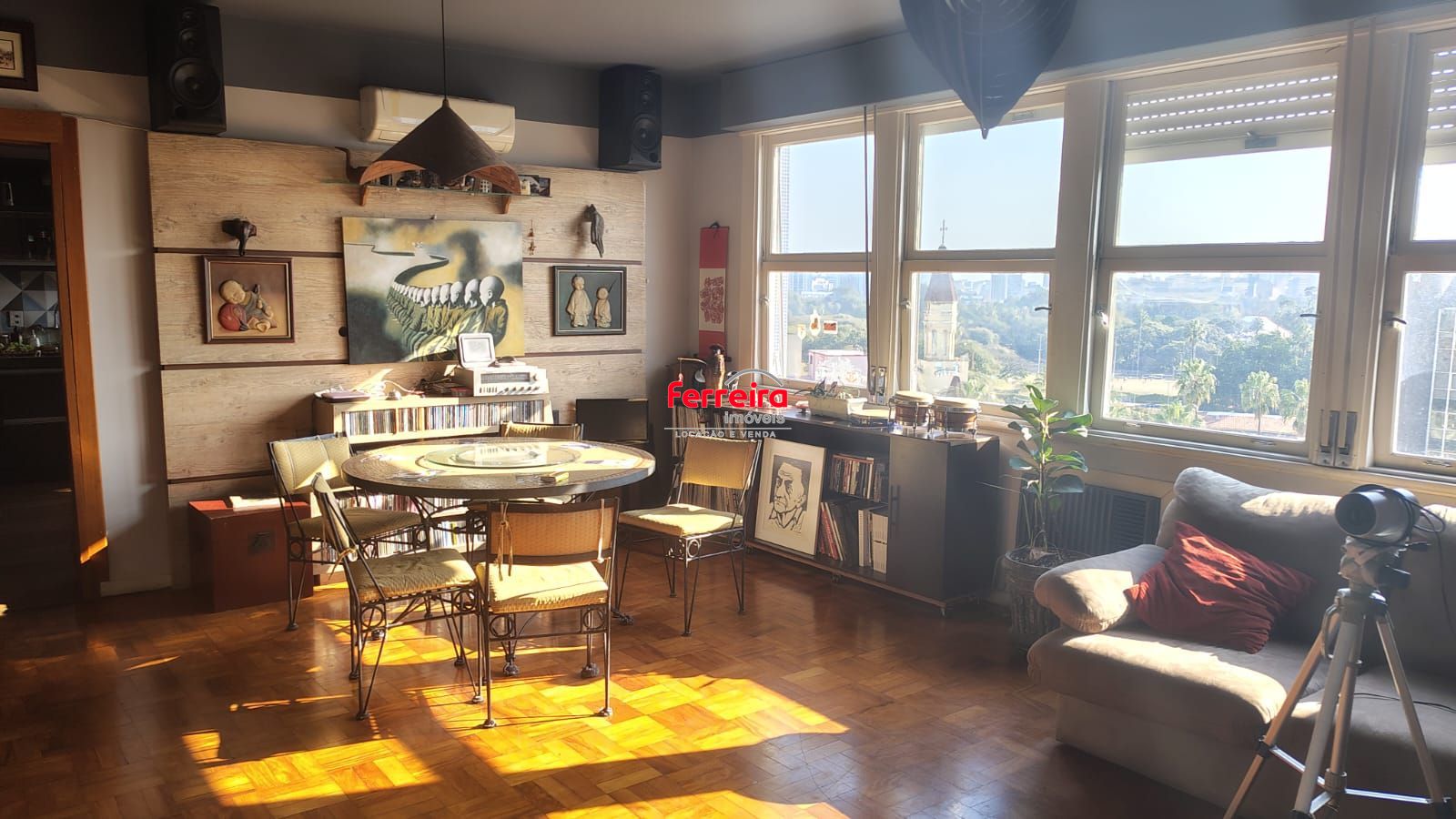 Apartamento de 3 dormitórios, andar alto, 3 banheiros, elevador em Porto Alegre-RS