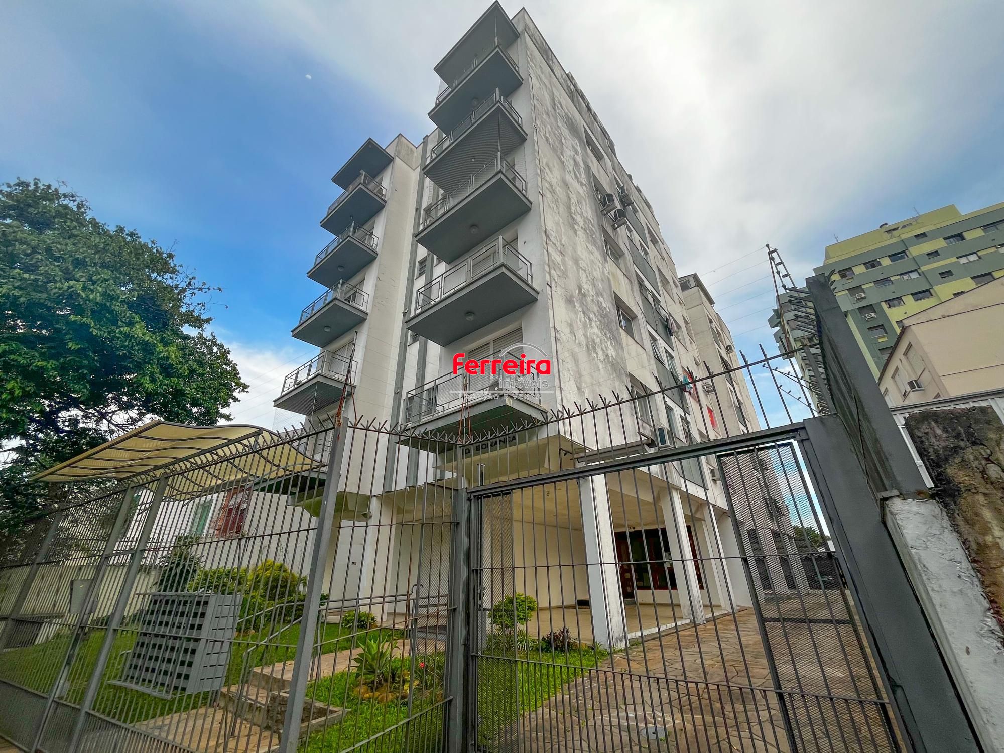 Cobertura 1 dormitório, garagem e elevador no bairro Santana em POA