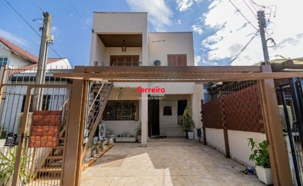 Casa sobrado na Hípica de 4 dormitórios e 2 vagas