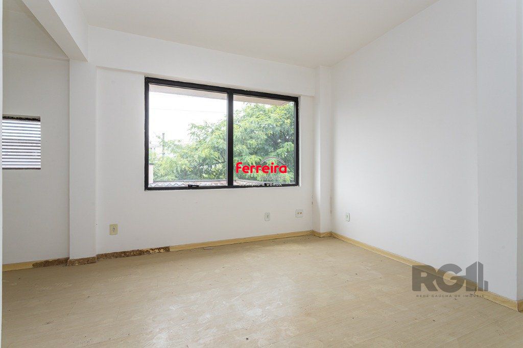 Sala Comercial no Menino Deus desocupada