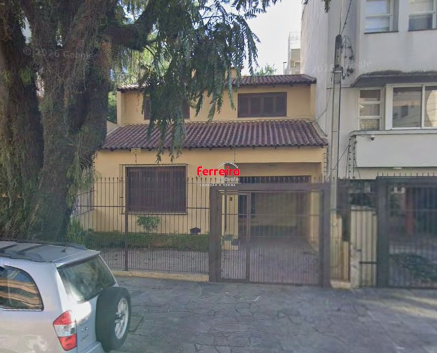 Casa sobrado no bairro Auxiliadora de 3 dormitórios e 3 vagas