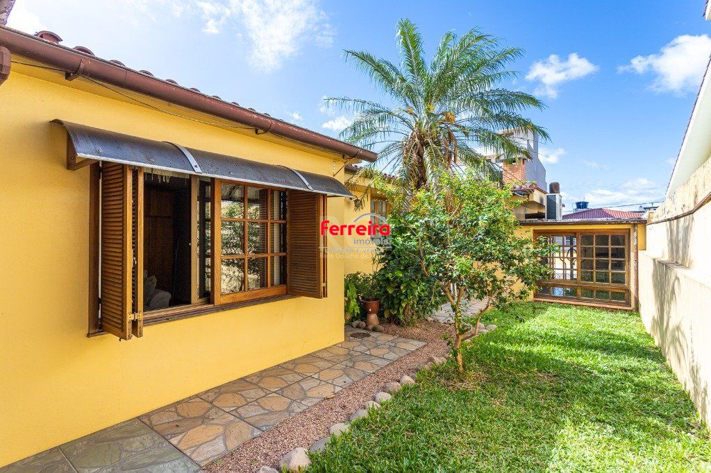Casa no bairro Petrópolis de 3 dormitórios