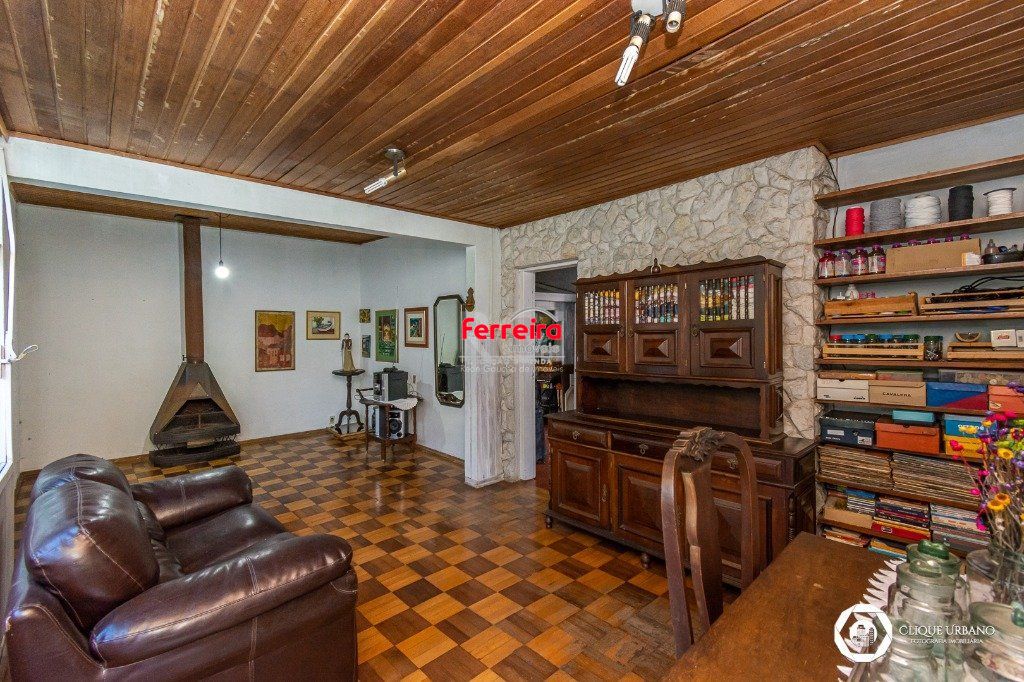 Casa no bairro Petrópolis de 3 dormitórios e 2 vagas