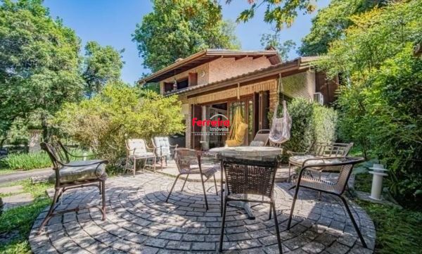 Casa em Gramado de 4 dormitórios e  4 vagas