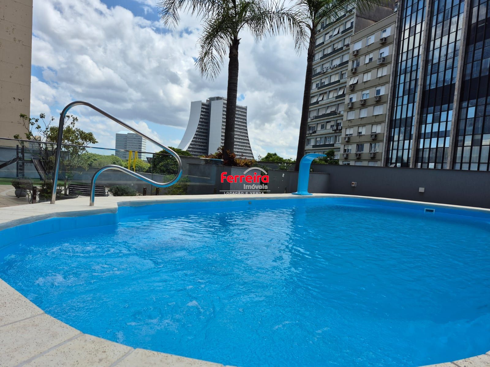 Apartamento no Centro de 2 dormitórios e 2 vagas
