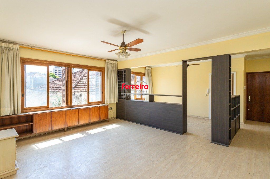 Apartamento de 3 dormitórios e vaga bairro Santa Cecilia DESOCUPADO