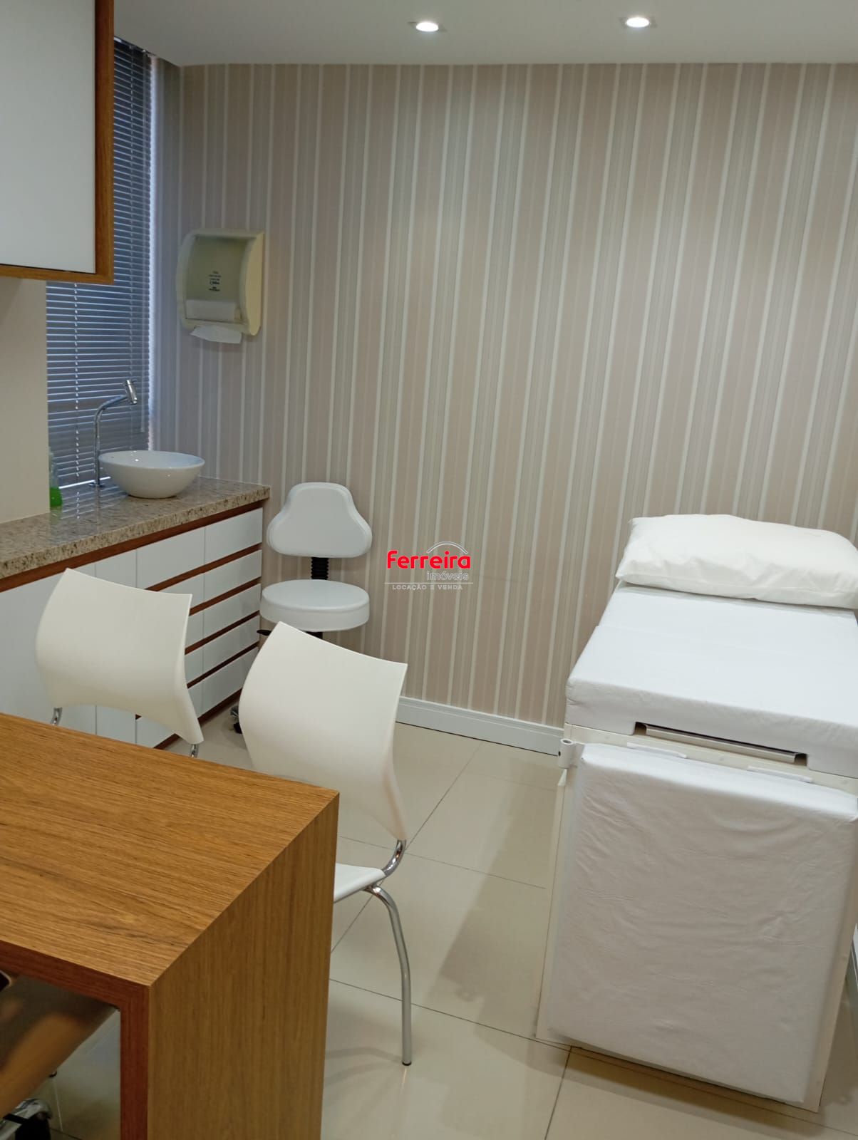 Consultório médico todo mobiliado no MOINHOS