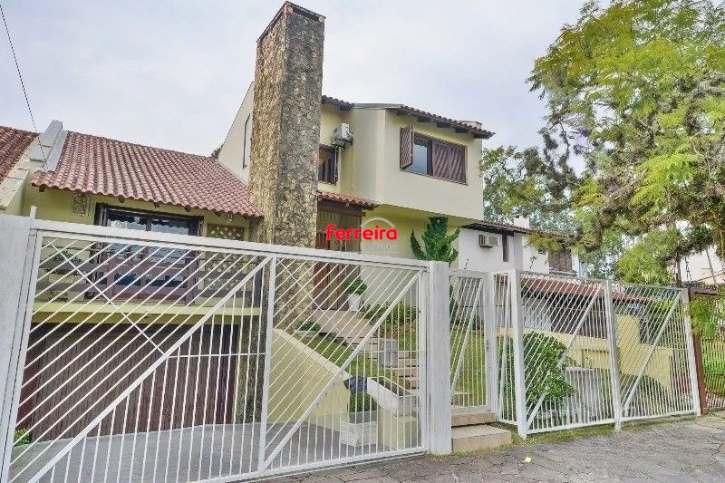 Casa à venda com 280m² | 3 dormitórios | 1 suíte | 2 vagas | Ipanema – Porto Alegre