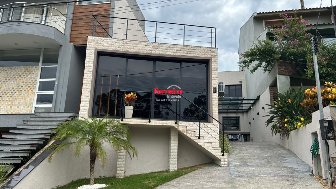 Casa em condomíninio mobiliada, com 3 suítes.