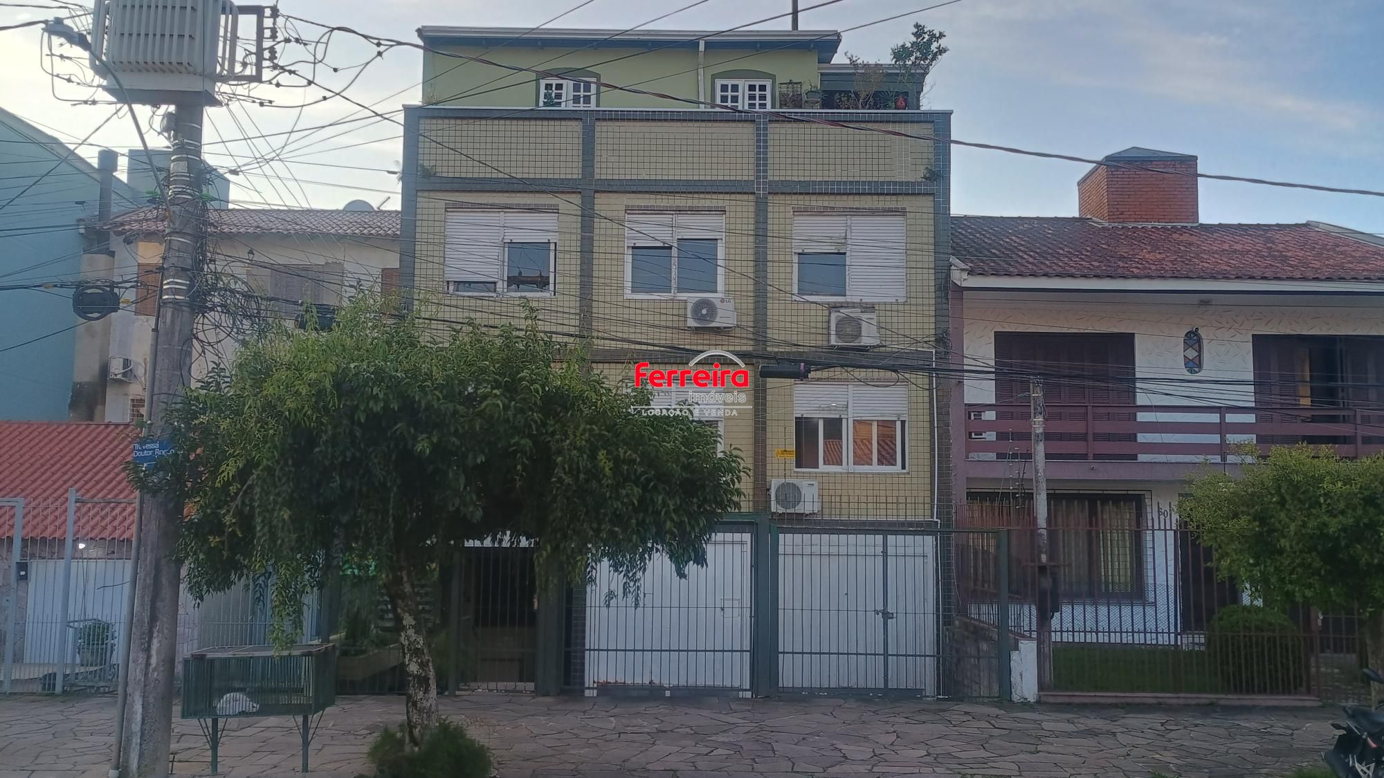 " IMPERDÍVEL" Apartamento de 2dormitórios semimobiliado  ao lado do Bourbon Teresópolis.