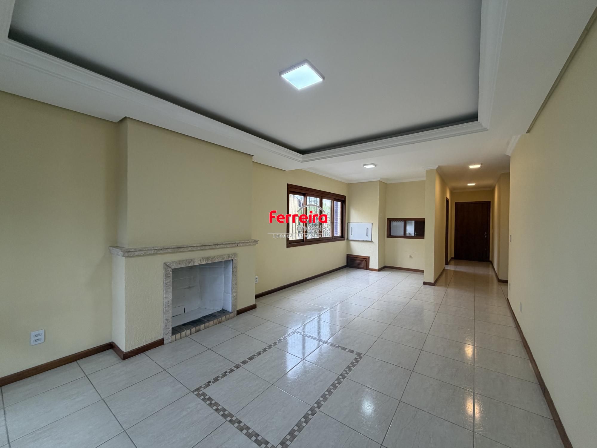Apartamento Garden com 2 dormitórios, sendo 1 suíte, churrasqueira e lareira,  2 vagas de garagem cobertas.
