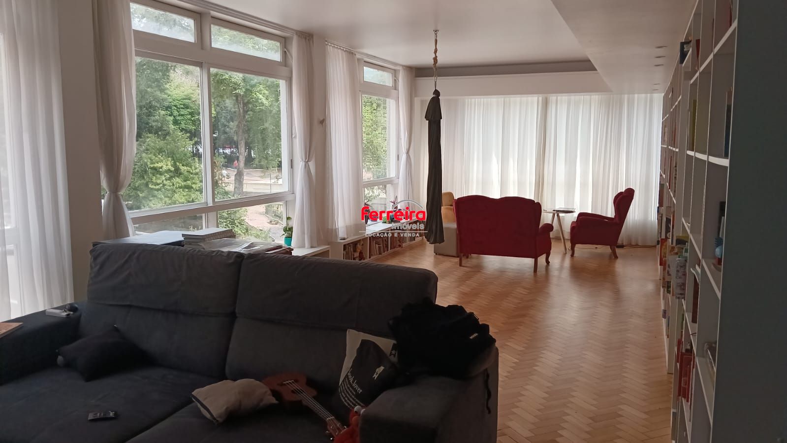 Lindo Apartamento com 3 suítes á venda no Centro de Porto Alegre.