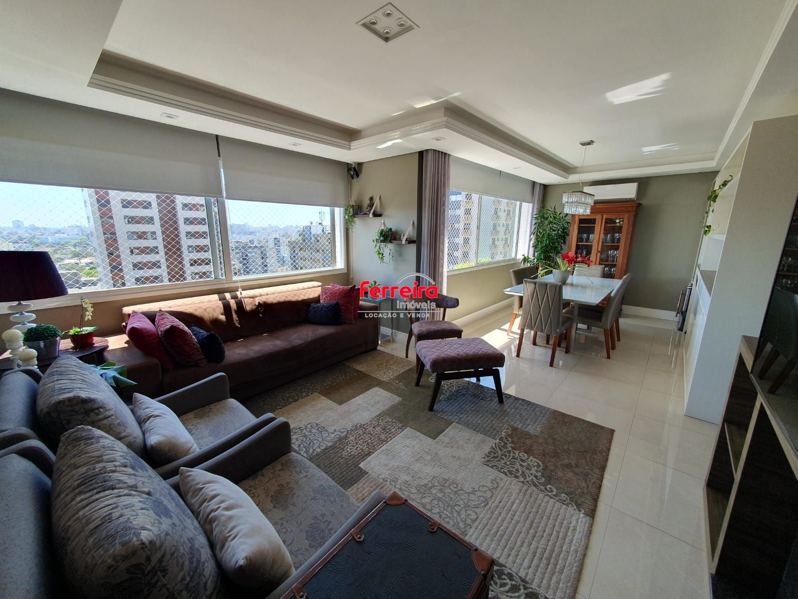 Apartamento mobiliado com 03 dormiórios, transformado em 02 e 02 vagas de garagem