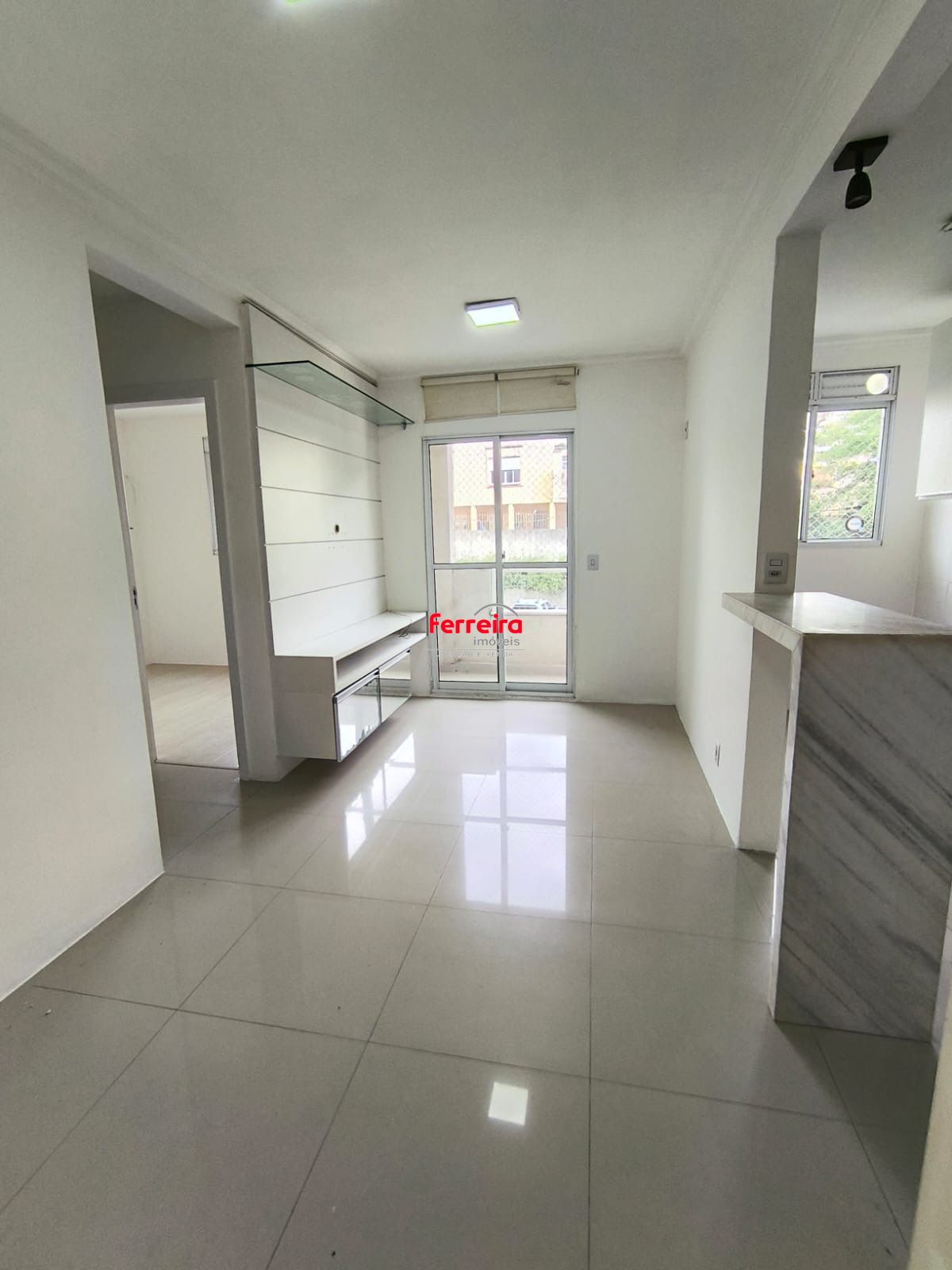 ÓTIMO APARTAMENTO COM SACADA A VENDA, APROVEITE A OPORTUNIDADE!