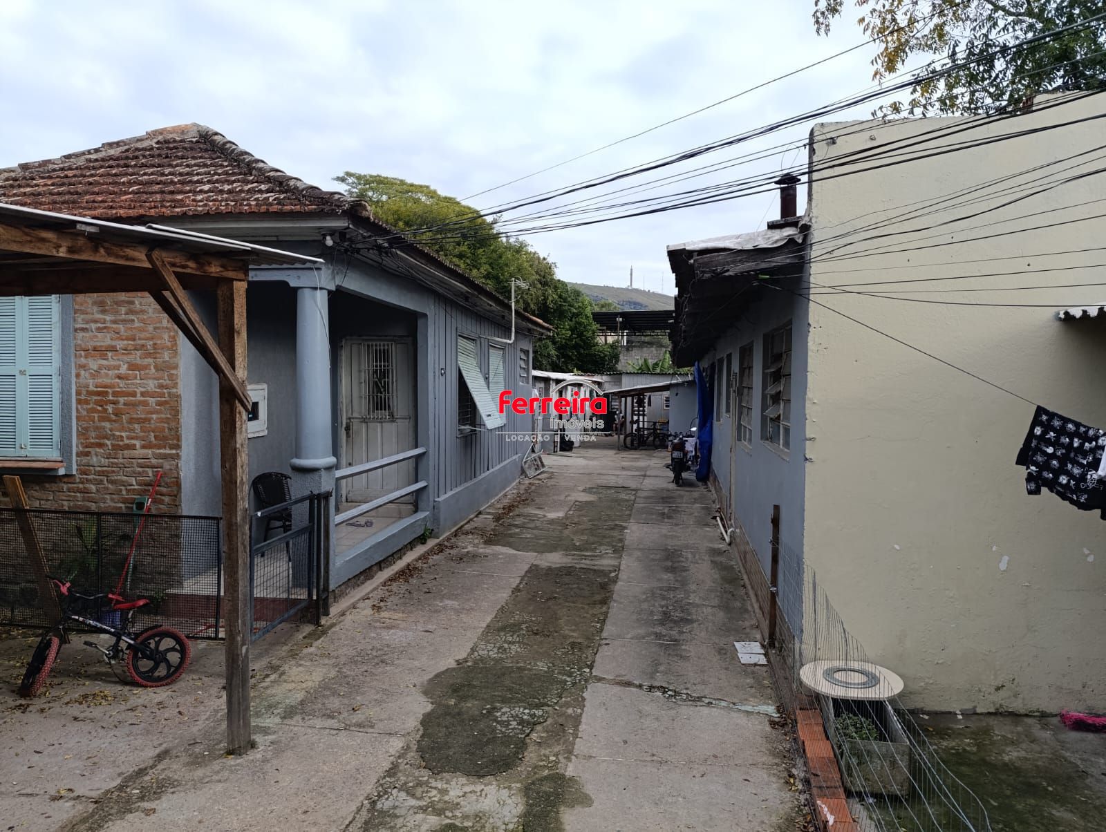 Terreno com 5 casas e 7 Jks/Kitnetes a venda, excelente para investimento, em Porto Alegre RS