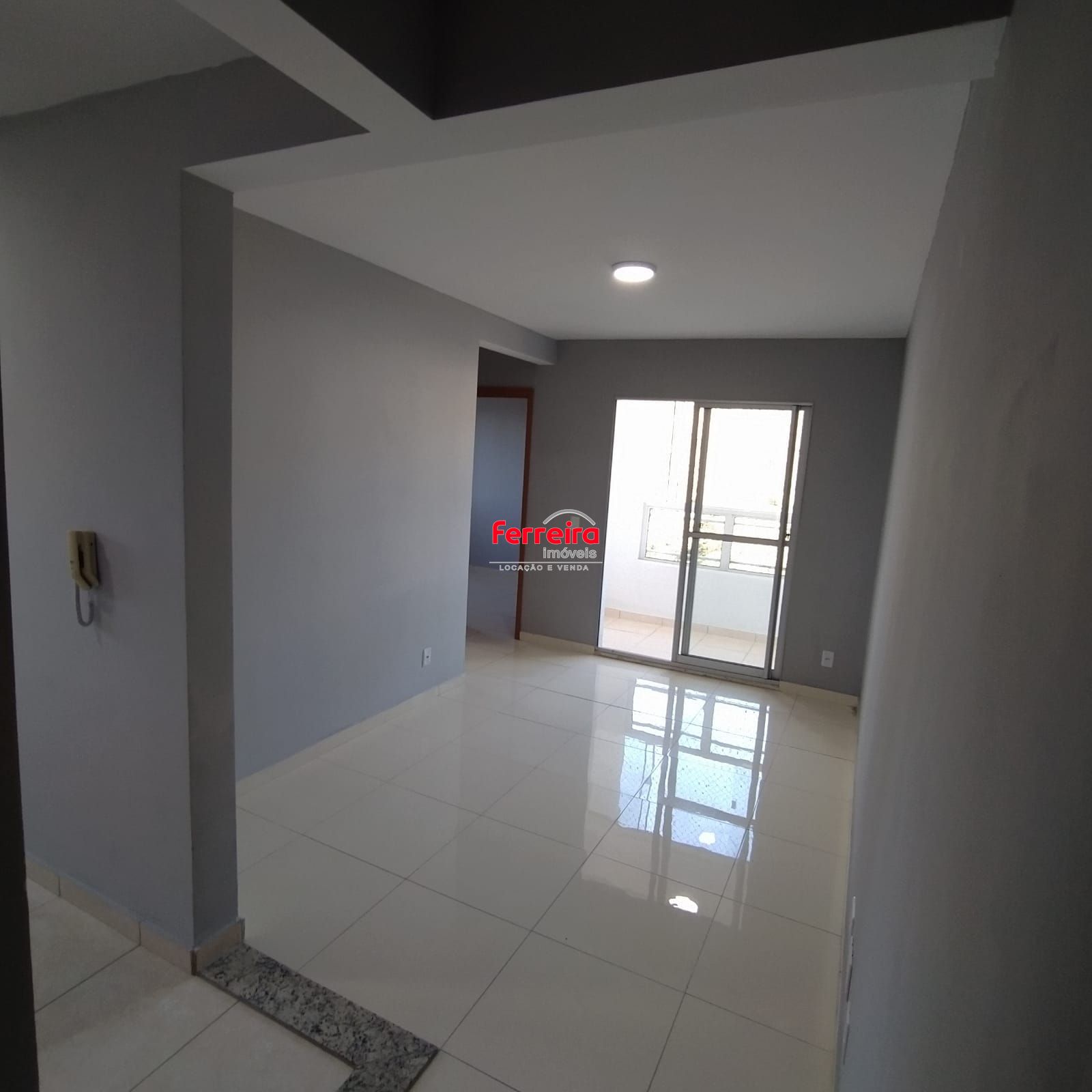 Apartamento 2 dormitórios, sacada e vaga exclusiva na Av Protasio Alves