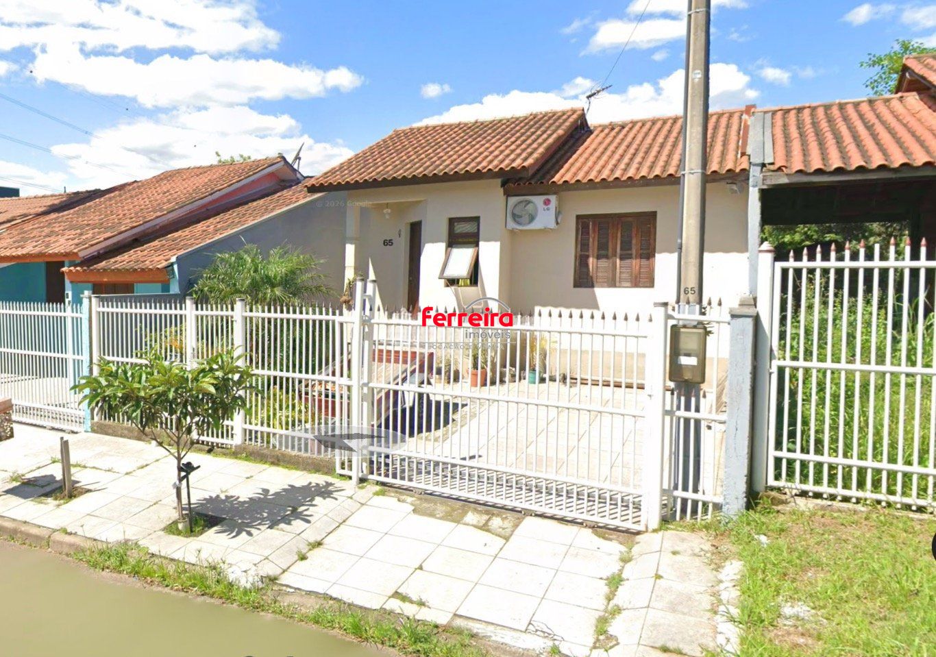 Casa de 2 dormitórios e 1 vaga de garagem em Canoas.